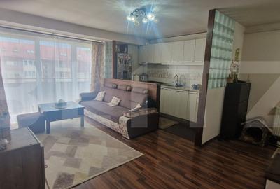 Apartament cu 3 camere semidecomandat, mobilat în Florești