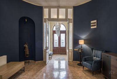 Business cu identitate: Apartament Unirii , demisol, parter si curte accesibila - 1