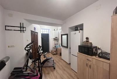 RESITA- CHIRIE, CABINET MEDICAL, SPATIU COMERCIAL SAU APARTAMENT LA CURTE; 2 cam - 6