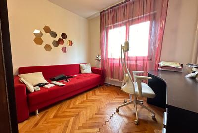 Apartament cu 3 camere semidecomandat, mobilat în Ghirodei