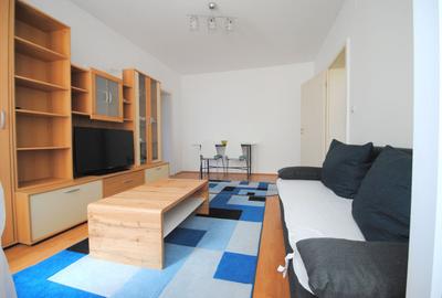 Apartament cu 3 camere semidecomandat, mobilat în Central