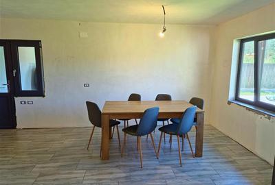 CASA PE PARTER IN BUJORENI - LINISTE, CURTE SI VEDERE SPRE VF. COZIA - 5