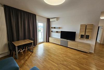 Apartament cu 3 camere semidecomandat, mobilat în Central