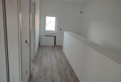 Sacalaz, 1/2 Duplex P+M 4 Camere,2 Bai,Terasa Acoperita - 10