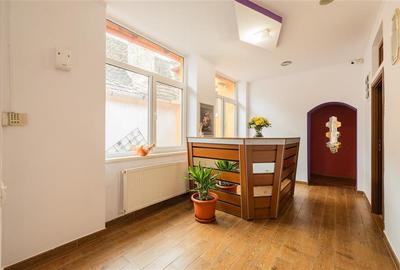Casa pretabila: rezidential/ comercial/ servicii  Central, Fagaras - 4