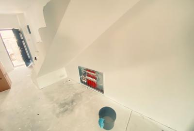 Duplex cu 4 camere si mansarda. Curte 250 mp. Comision 0 - 10