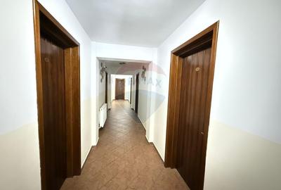 Pensiune cu 14 camere de vânzare Bucovina lângă pârtia Pojorata Malini - 14