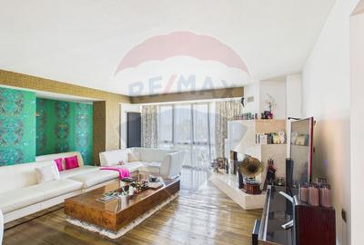 Penthouse unic cu terasa si piscina acoperita - 1