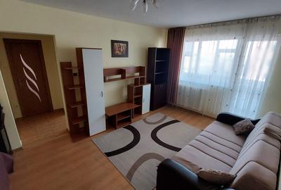 Apartament cu 2 camere semidecomandat, mobilat în Podu Roș