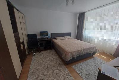 Garsonieră decomandată, mobilată în Podu Roș