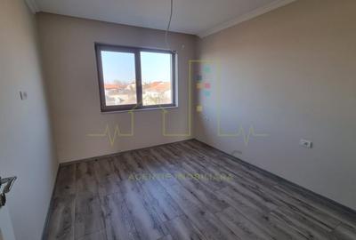 Case DESPARTITE prin GARAJ. 5 camere. 3 bai - 3