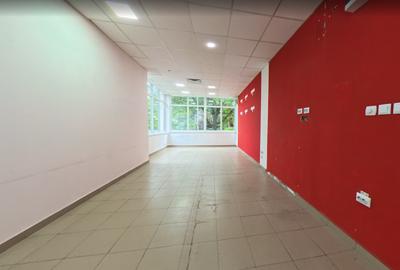 Spațiu Comercial Str. Clăbucet Nr. 5 parter partea din față Preț negociabi - 6