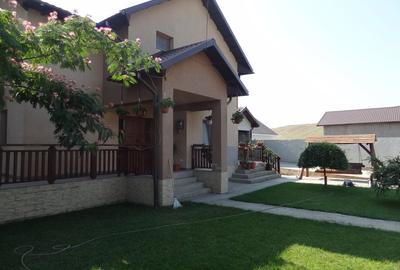 Casă cu 5 camere în Valu lui Traian