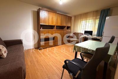 Garsoniera de vanzare, 28 mp, la parter inalt, zona bld. Bucuresti - 1