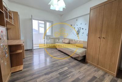 Apartament cu 3 camere decomandat, mobilat în Nicolina