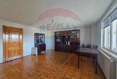Casă spațioasă 331 mp utili + 5175 mp teren | Piscină interioară - 7