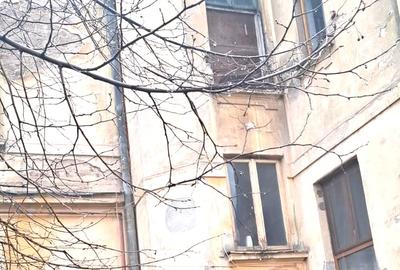 Noblețe Arhitecturală și Oază Verde: O Moștenire Vie cu Grădină Privată - 8