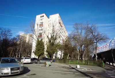 Apartament cu 2 camere decomandat, mobilat în Apărătorii Patriei