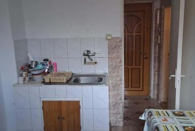 Razboieni-garsoniera de vanzare stradala - 2