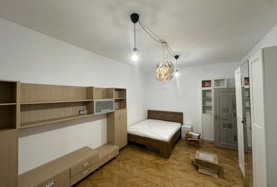 Garsonieră decomandată, mobilată în Calea Victoriei