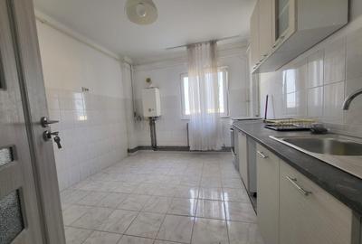Apartament cu 2 camere decomandat în Republicii