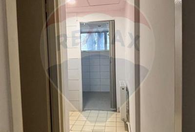 Spațiu comercial de închiriat vis-a-vis de Primaria Mangalia-87mp - 12