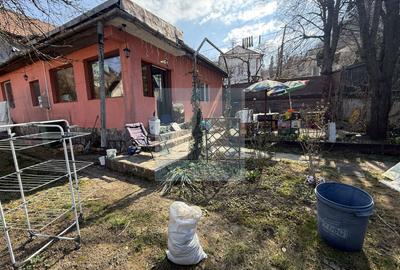 Apartament 3 camere,82 mp utili, la casa, singur in curte-zona Central - 1