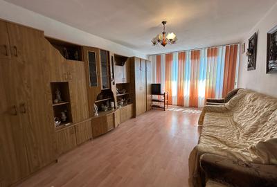 Apartament cu 2 camere semidecomandat, mobilat în Sud