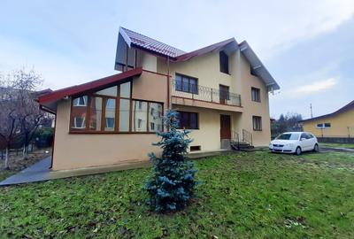 Vila Spatioasa de Vanzare, 260 mp utili, Teren 560 mp - Tatarasi