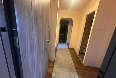 Decomandat, mobilat si utilat la etajul 3 - 1