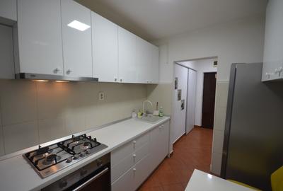 Apartament cu 2 camere semidecomandat, mobilat în Titan