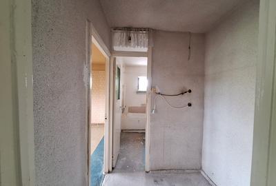Pozitie excelenta! Apartament cu 2 camere si balcon de 4 mp- Calea Aradului - 10