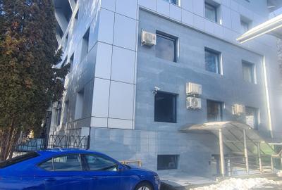 Birou, 1800 mp în Budai