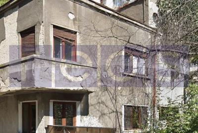 VANZARE CASA OBOR | NECESITA RENOVARE INTEGRAL | CURTE PROPRIE 300 MP - 1