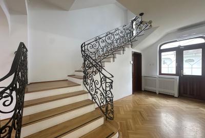 Casă individuală cu 7 camere în Floreasca