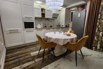 Apartament cu 3 camere semidecomandat, mobilat în Florești