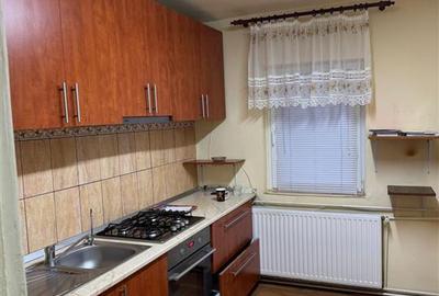 Apartament cu 3 camere decomandat în Girocului