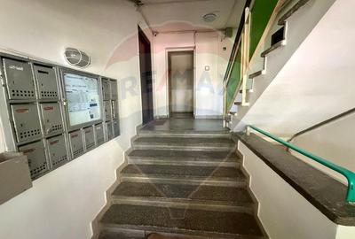Apartament cu 3 camere de vânzare în zona Drumul Taberei - 3