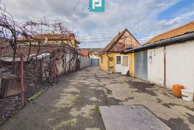 Ieftin-Casă 70mp + Hală 100mp, Str. Navigatorilor - 13