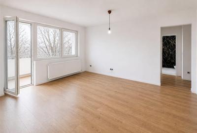 Apartament cu 3 camere semidecomandat în Independenței