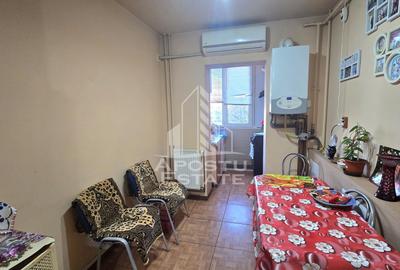 Apartament cu 3 camere decomandat în Lipovei