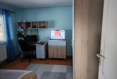 Apartament la casa - zona Unirea - 3 camere - bucatarie - baie - teren generos - 3
