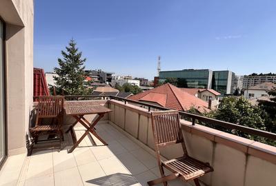 Apartament cu 4 camere semidecomandat, mobilat în Herăstrău