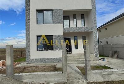 Casă cu 4 camere în Berceni