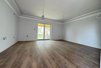 Duplex despartit prin camera tehnica - 4 camere Toate Utilitatile - 5