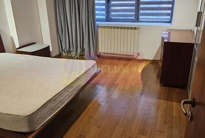 Vanzare apartament de 3 camere in zona Decebal, stradal - 1