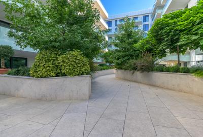 Apartament cu 4 camere semidecomandat în Băneasa