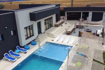 Casa de lux, independenta,în Lazu, Constanta , cu piscina  și business la cheie - 1