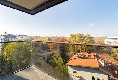 Apartament cu 4 camere decomandat în Primăverii