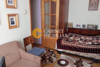 Apartament cu 3 camere semidecomandat în Tătărași